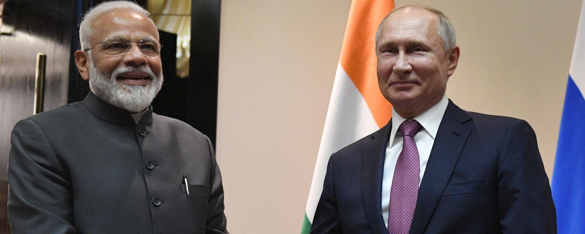 Russian President Vladimir Putin, right, and Indian Prime Minister Narendra Modi pose for a photo prior to their talks on a sideline of the Shanghai Cooperation Organization summit in Bishkek, Kyrgyzstan, June 13, 2019 - Sputnik India, 1920, 06.01.2024
