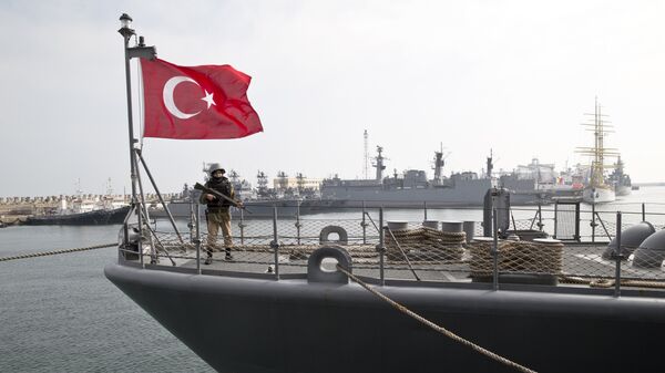A Turkish marine serviceman stands on the deck of a Turkish navy TCG Turgutreis vessel - Sputnik भारत