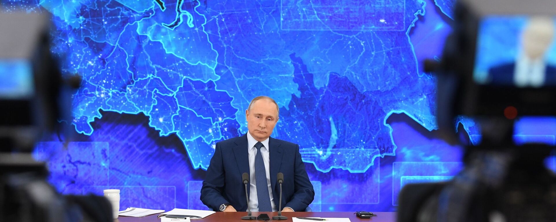 Russian President Vladimir Putin speaks during his annual end-of-year news conference, held online in a video conference mode, at the Novo-Ogaryovo state residence outside Moscow, Russia - Sputnik India, 1920, 20.07.2023