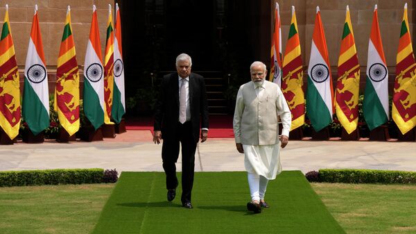 Indian Prime Minister Narendra Modi welcomes Sri Lankan President Ranil Wickremesinghe - Sputnik India
