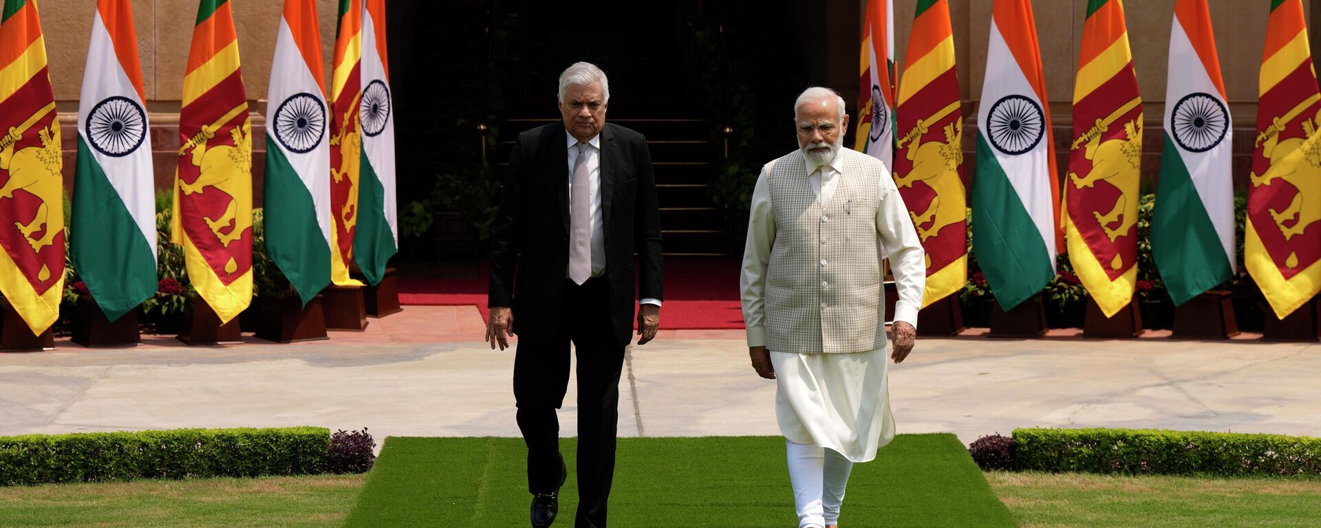 Indian Prime Minister Narendra Modi welcomes Sri Lankan President Ranil Wickremesinghe - Sputnik India, 1920, 21.07.2023
