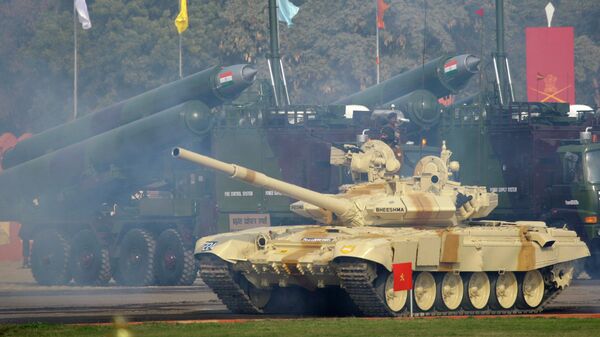 An Indian Army Bhishma tank, the locally-assembled version of the T-90S tank, rolls in front of vehicle-mounted Brahmos missiles during Army Day parade in New Delhi, India, Thursday, Jan. 15, 2009. - Sputnik India