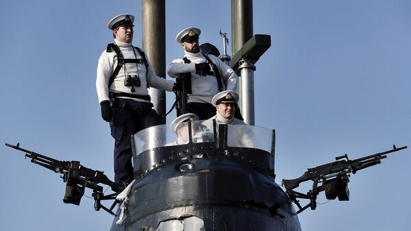 Crew of the UK Royal Navy nuclear-powered fleet submarine HMS Trenchant. - Sputnik भारत