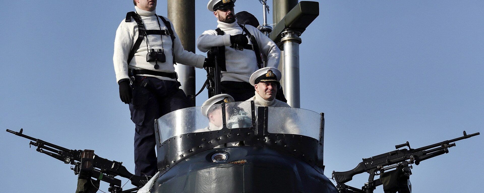 Crew of the UK Royal Navy nuclear-powered fleet submarine HMS Trenchant. - Sputnik भारत, 1920, 21.04.2026