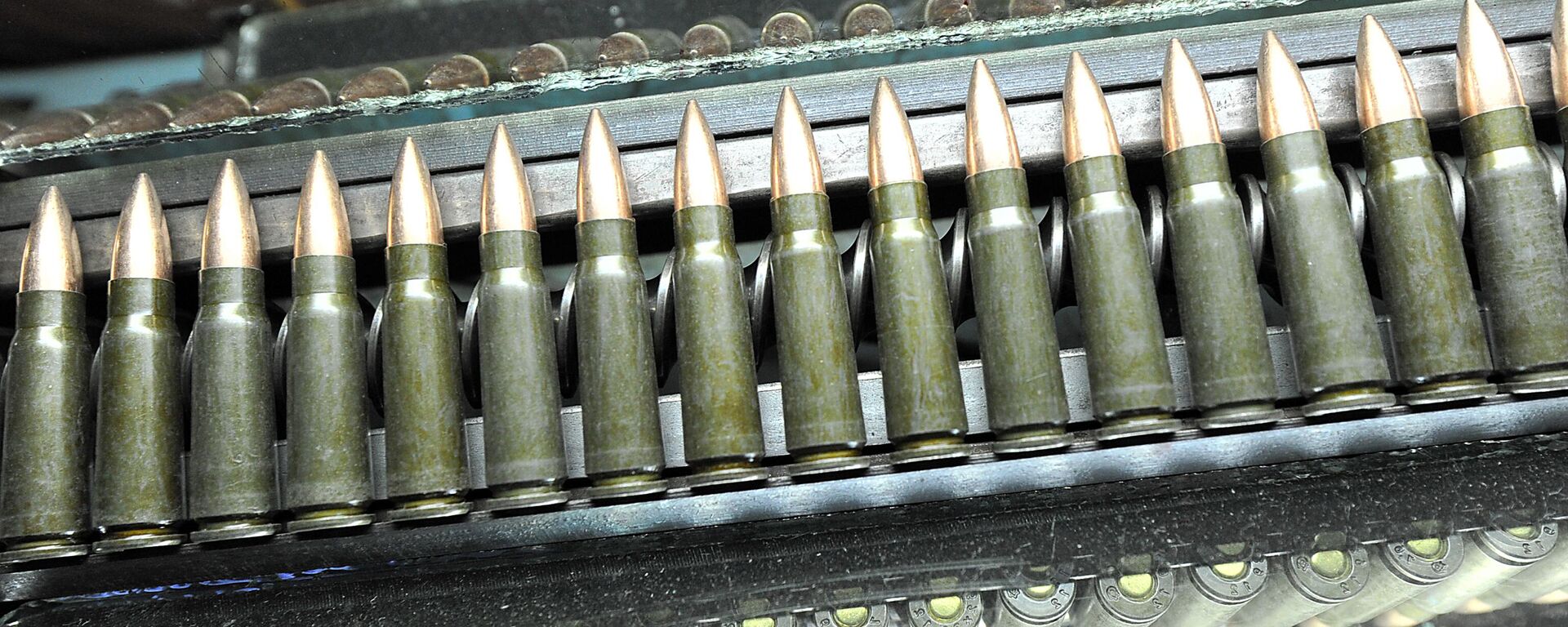 Cartridge manufacturing at the Yuri Andropov Klimovsk specialized munitions plant. - Sputnik भारत, 1920, 22.09.2025