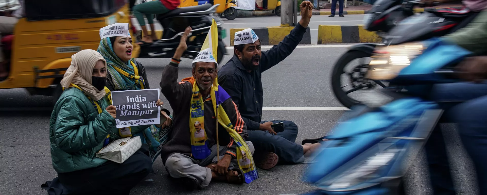 Activists of Aam Admi Party protesting against ethnic violence in northeastern Manipur state shout slogans in Hyderabad, India, Tuesday, July 25, 2023. Protests have erupted across the country after a video showing mob assaults on two women who were paraded naked sparked widespread outrage on social media. More than 130 people have been killed in the northeastern state since violence between two dominant ethnic groups erupted in early May. - Sputnik भारत, 1920, 30.08.2023