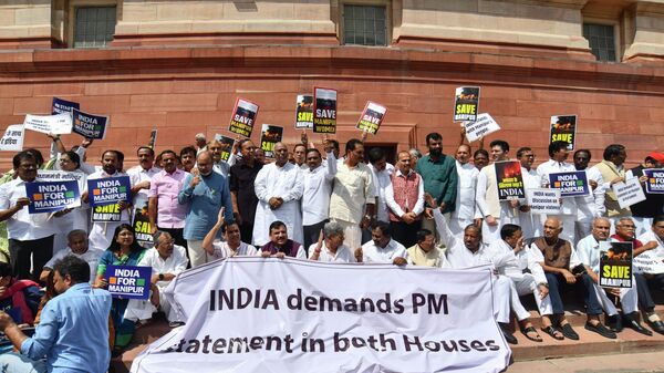 Opposition lawmakers demanding a statement from Prime Minister Narendra Modi on the violence in Manipur state carry placards and a banner with name of INDIA outside the Parliament building in New Delhi, India, Monday, July 24, 2023. India’s fractured opposition parties have joined forces in a rare show of unity and formed an alliance called 'INDIA' to unseat the popular but polarizing prime minister Narendra Modi and his Hindu nationalist Bharatiya Janata Party. Last week, more than two dozen parties joined the alliance, named the Indian National Developmental Inclusive Alliance which is called INDIA for short. - Sputnik भारत