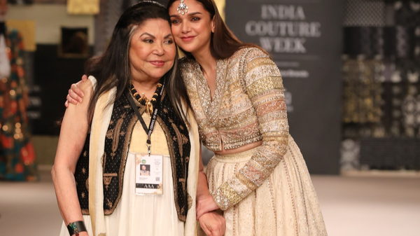 Bollywood actress Aditi Rao Hydari turns muse to celebrity fashion designer Ritu Kumar at India Couture Week - Sputnik India