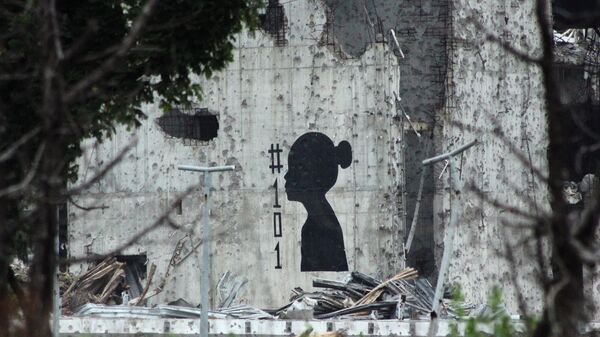 The graffiti was made on the wall of the destroyed airport in Donetsk ahead of the Children's Day. - Sputnik भारत
