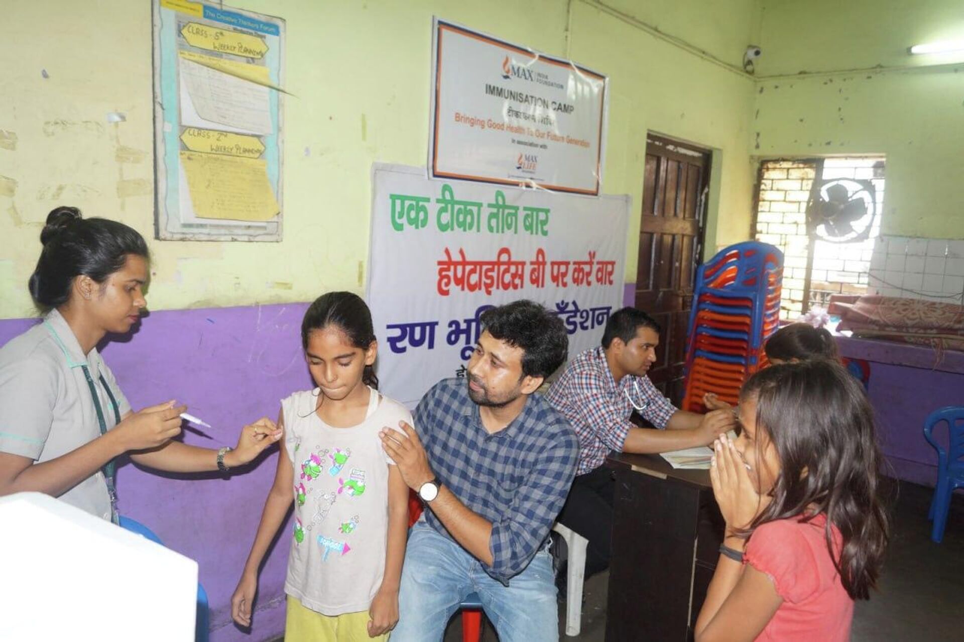 Hepatitis B survivor, Surender Kumar, organizes vaccination drive for immunization of children from hepatitis disease - Sputnik भारत, 1920, 28.07.2023