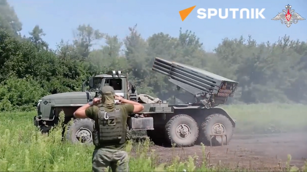 Russia’s Grad MLRS crews destroy Ukrainian facilities and camouflaged positions in the zone of the special military op - Sputnik India