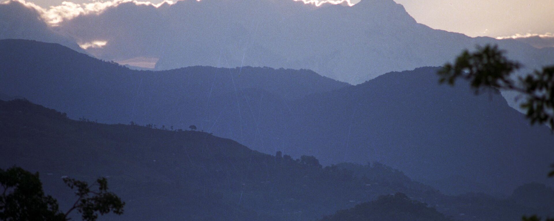 Королевство Непал (Федеративная Демократическая Республика Непал). Вид на Гималаи. - Sputnik भारत, 1920, 28.07.2023