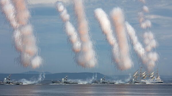 Ships during a parade in Vladivostok dedicated to the Russian Navy Day - Sputnik भारत