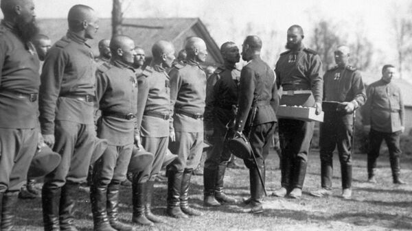 Emperor Nicholas II christens with the units located at the Headquarters of the Supreme Commander - Sputnik भारत