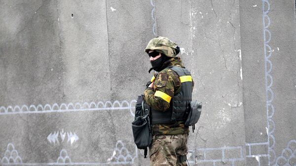 A Ukrainian government soldier stands guard in the town of Debaltseve, Ukraine - Sputnik India