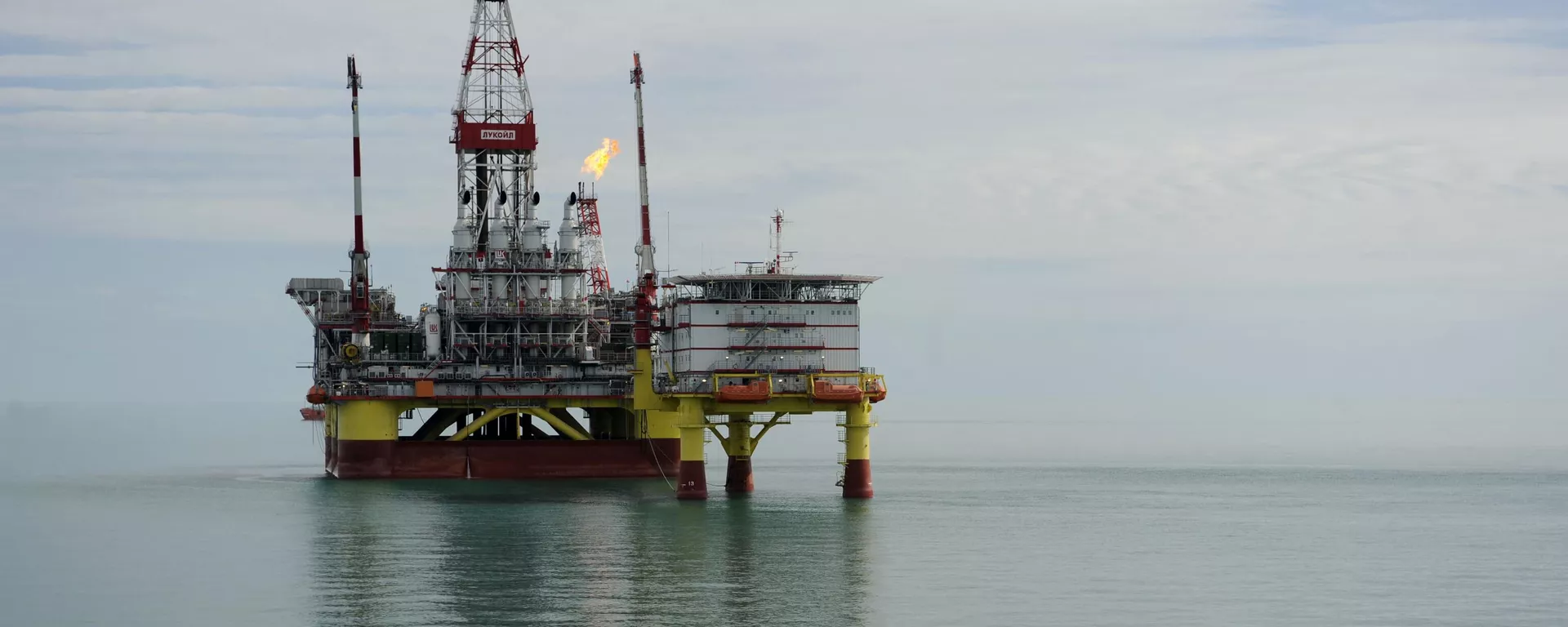 A picture taken on April 10, 2011 shows the Russian LUKOIL ice-resistant fixed platform LSP-1, built at the Astrakhansky Korabel shipyard, intended to drill and operate wells and collect and pre-treat reservoir content at Korchagin's oil field in the Russian sector of the Caspian Sea some 180 km outside Astrakhan. - Sputnik India, 1920, 02.08.2023
