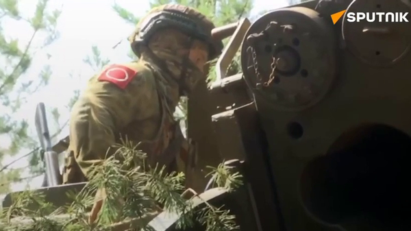 Russian Giatsint-S howitzer crew fires off rounds in military op zone - Sputnik भारत