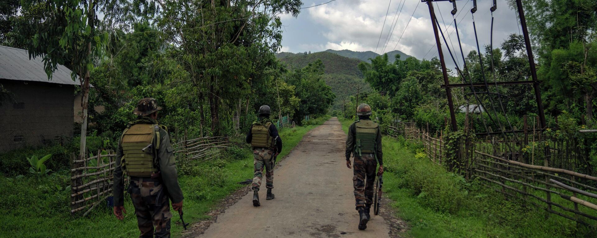 Indian army soldiers patrol a deserted village in Churachandpur, in the northeastern Indian state of Manipur, Tuesday, June 20, 2023. - Sputnik India, 1920, 04.08.2023