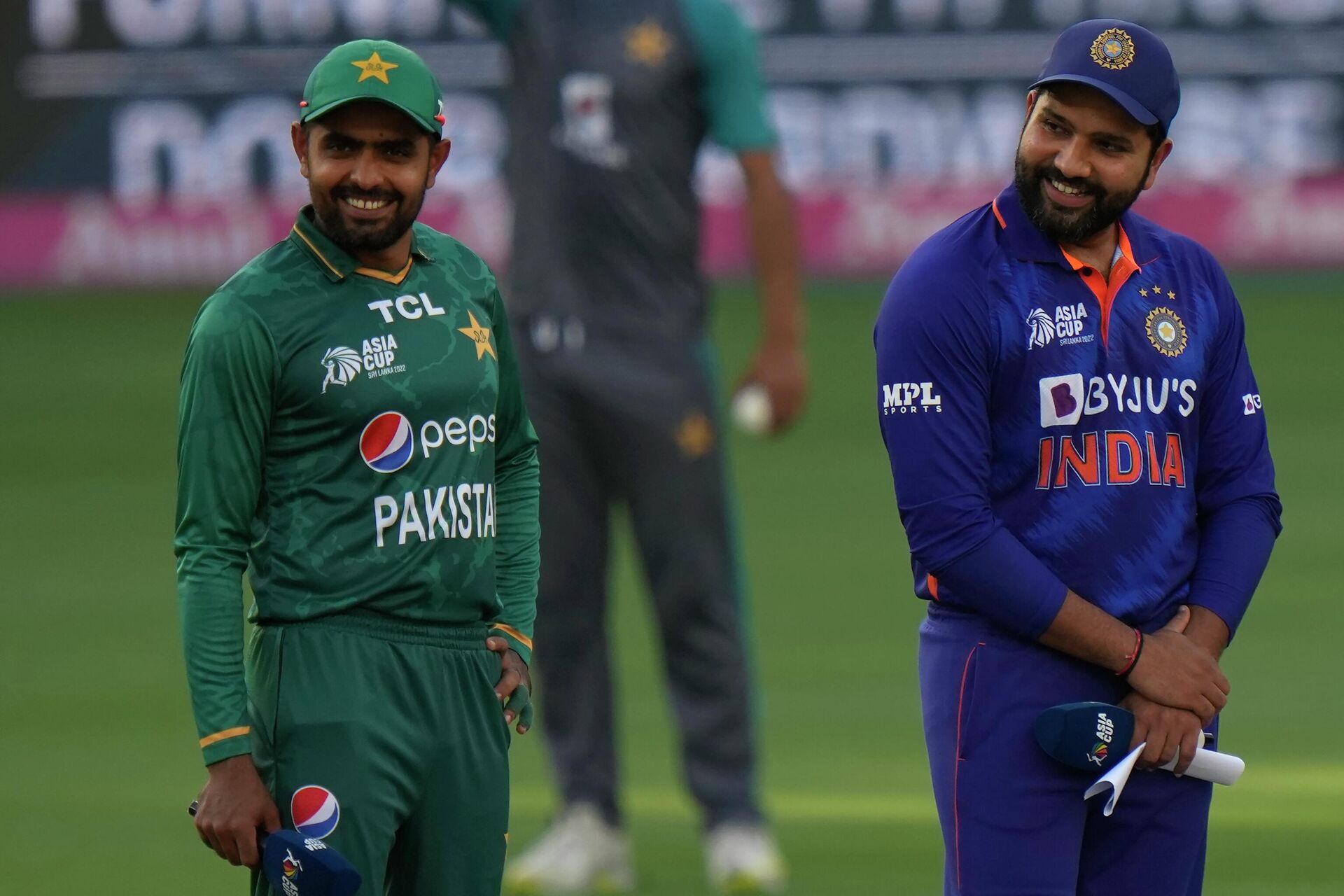 Pakistan's captain Babar Azam, left, and India's captain Rohit Sharma smile as they wait for the toss ahead of the T20 cricket match of Asia Cup between India and Pakistan, in Dubai, United Arab Emirates, Sunday, Sept. 4, 2022. - Sputnik भारत, 1920, 09.09.2023