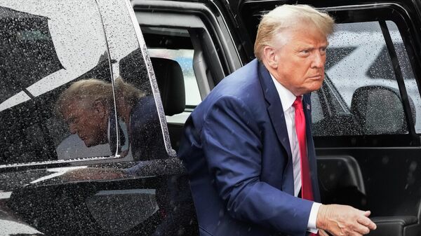 Former President Donald Trump arrives to board his plane at Ronald Reagan Washington National Airport, Thursday, Aug. 3, 2023, in Arlington, Va., after facing a judge on federal conspiracy charges that allege he conspired to subvert the 2020 election - Sputnik India