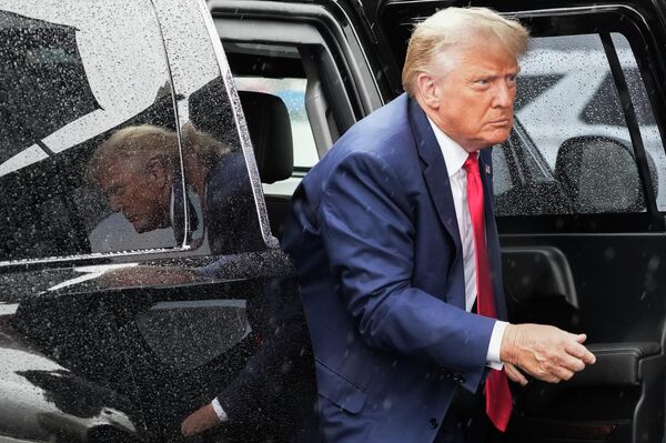 Former President Donald Trump arrives to board his plane at Ronald Reagan Washington National Airport, Thursday, Aug. 3, 2023, in Arlington, Va., after facing a judge on federal conspiracy charges that allege he conspired to subvert the 2020 election Former President Donald Trump arrives to board his plane at Ronald Reagan Washington National Airport, Thursday, Aug. 3, 2023, in Arlington, Va., after facing a judge on federal conspiracy charges that allege he conspired to subvert the 2020 election - Sputnik India
