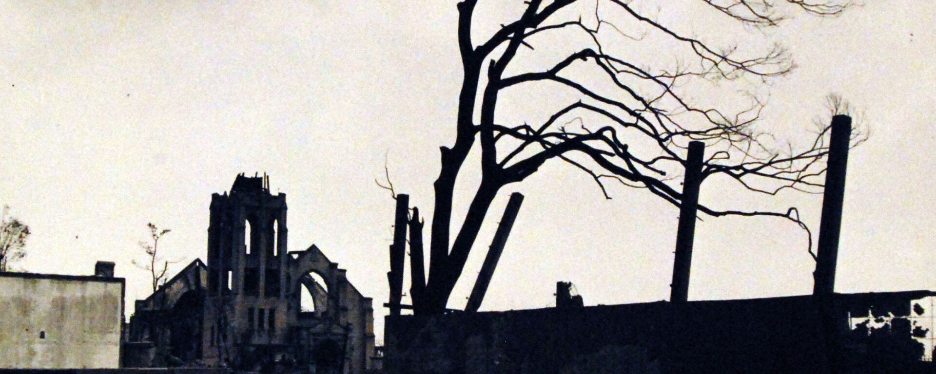 Разрушения после атомных бомбардировок в Хиросиме  - Sputnik भारत, 1920, 06.08.2023