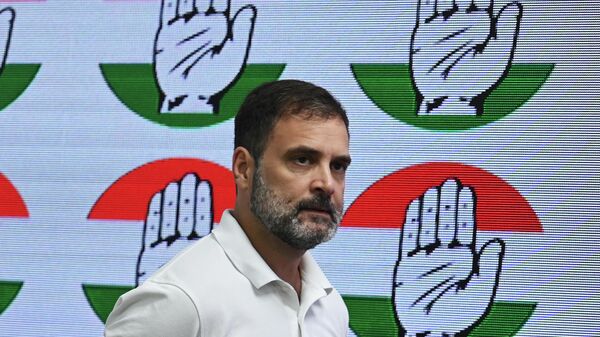 In this file photo taken on August 4, 2023, India's Congress party leader Rahul Gandhi arrives for a media briefing at the party headquarters in New Delhi, after the Supreme Court suspended his defamation conviction. India's main opposition leader Rahul Gandhi was restored to parliament on August 7 after the country's Supreme Court last week suspended his defamation conviction over his political comments on Prime Minister Narendra Modi. The 53-year-old Congress party leader was sentenced to two years' imprisonment in March in a case that critics flagged as an effort to stifle political opposition in the world's largest democracy. - Sputnik भारत