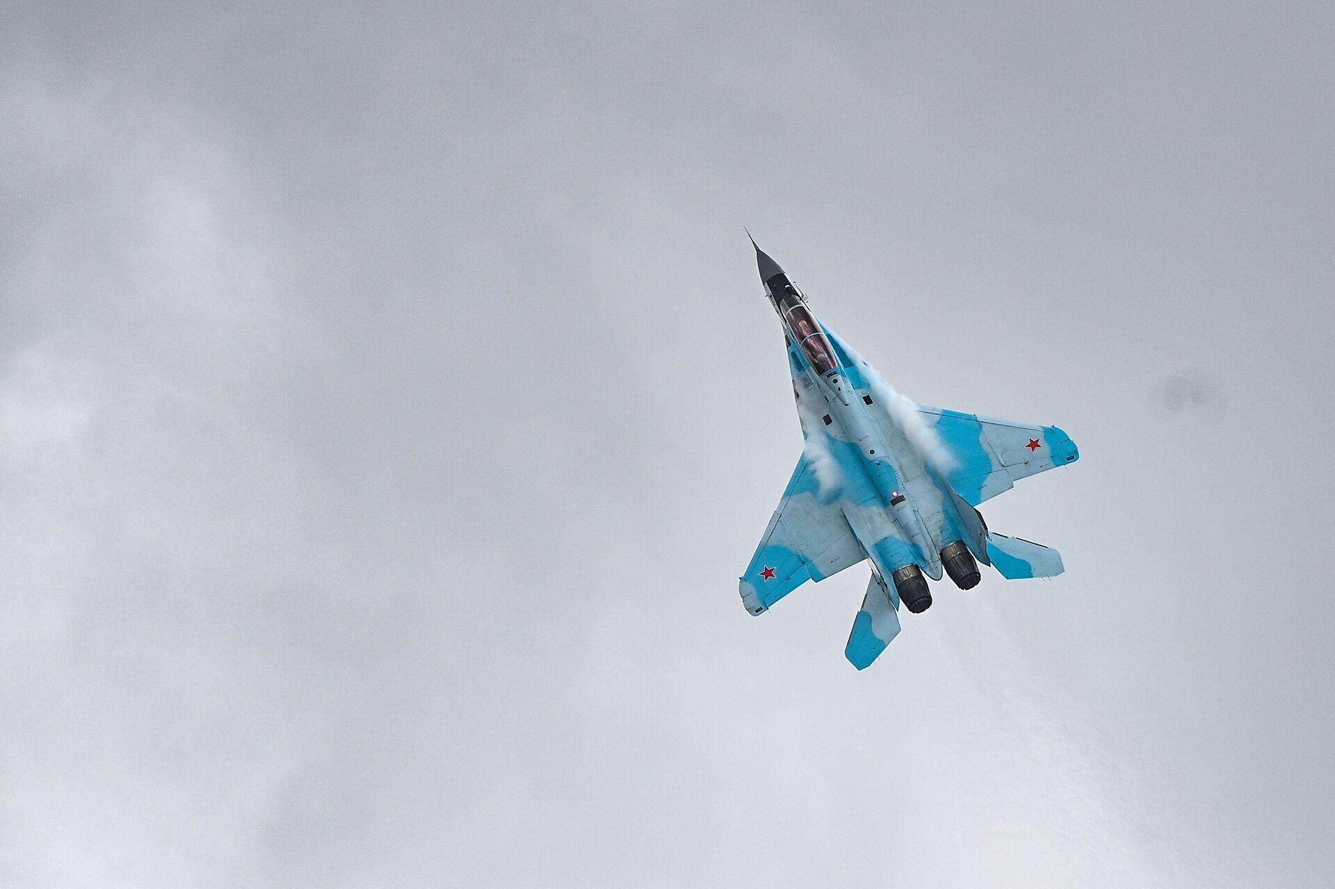Upgraded Russian fourth-generation jet Su-35 NATO reporting names: Flanker-E) during MAKS-2021 air show - Sputnik India, 1920, 15.10.2023