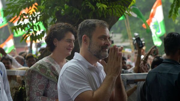 India's opposition Congress party leader Rahul Gandhi and his sister and party leader Priyanka Vadra, left, greets media personnel as they arrive at party headquarters in New Delhi, India, August 04, 2023.  - Sputnik India