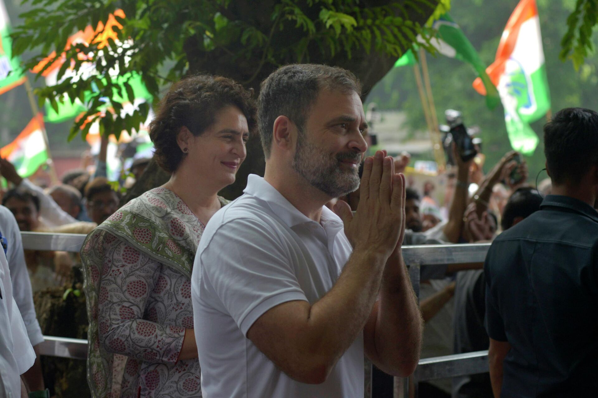 India's opposition Congress party leader Rahul Gandhi and his sister and party leader Priyanka Vadra, left, greets media personnel as they arrive at party headquarters in New Delhi, India, August 04, 2023.  - Sputnik India, 1920, 18.08.2023