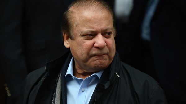 Pakistan's former Prime Minister Nawaz Sharif, brother of Pakistan's former Prime Minister Shehbaz Sharif,  leaves a property in west London on May 11, 2022. - Sputnik India