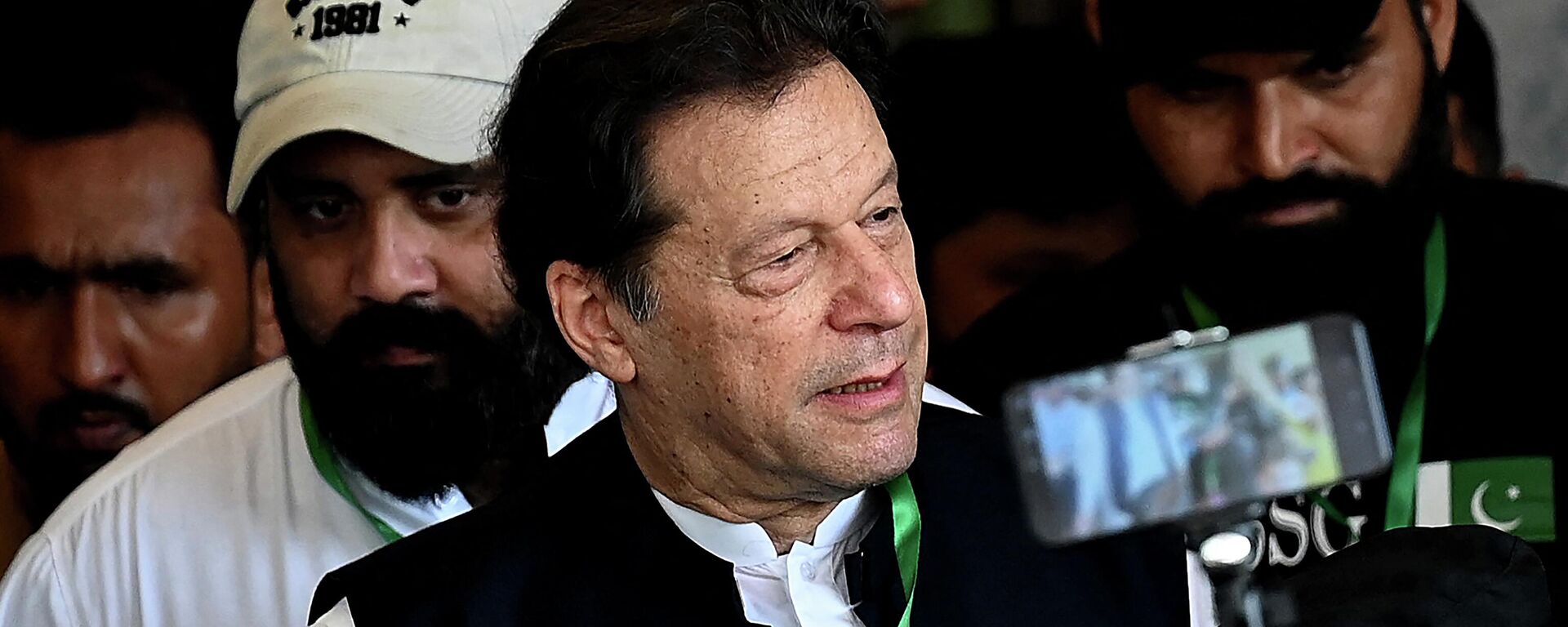  Pakistan's former Prime Minister Imran Khan (C) leaves after appearing in the Supreme Court in Islamabad on July 26, 2023.  - Sputnik भारत, 1920, 19.10.2023