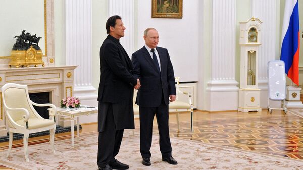 Russian President Vladimir Putin meets with Pakistan's Prime Minister Imran Khan at the Kremlin in Moscow on February 24, 2022. - Sputnik India