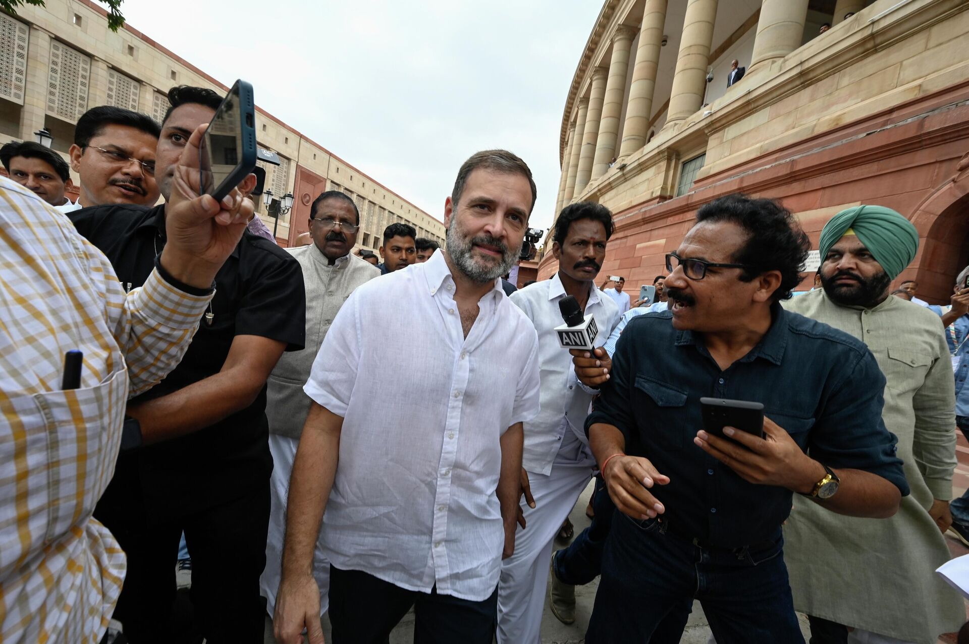 India's top opposition leader Rahul Gandhi, center, arrives at the Parliament in New Delhi, India, Monday, Aug.7, 2023. - Sputnik India, 1920, 18.08.2023
