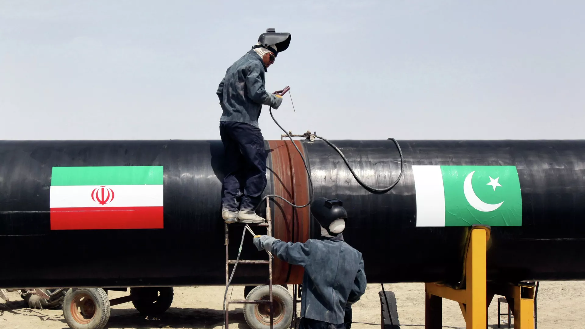 FILE - In this March 11, 2013 file photo, Iranian workers weld two gas pipes together at the start of construction on a pipeline to transfer natural gas from Iran to Pakistan, in Chabahar, southeastern Iran, near the Pakistani border - Sputnik India, 1920, 09.08.2023