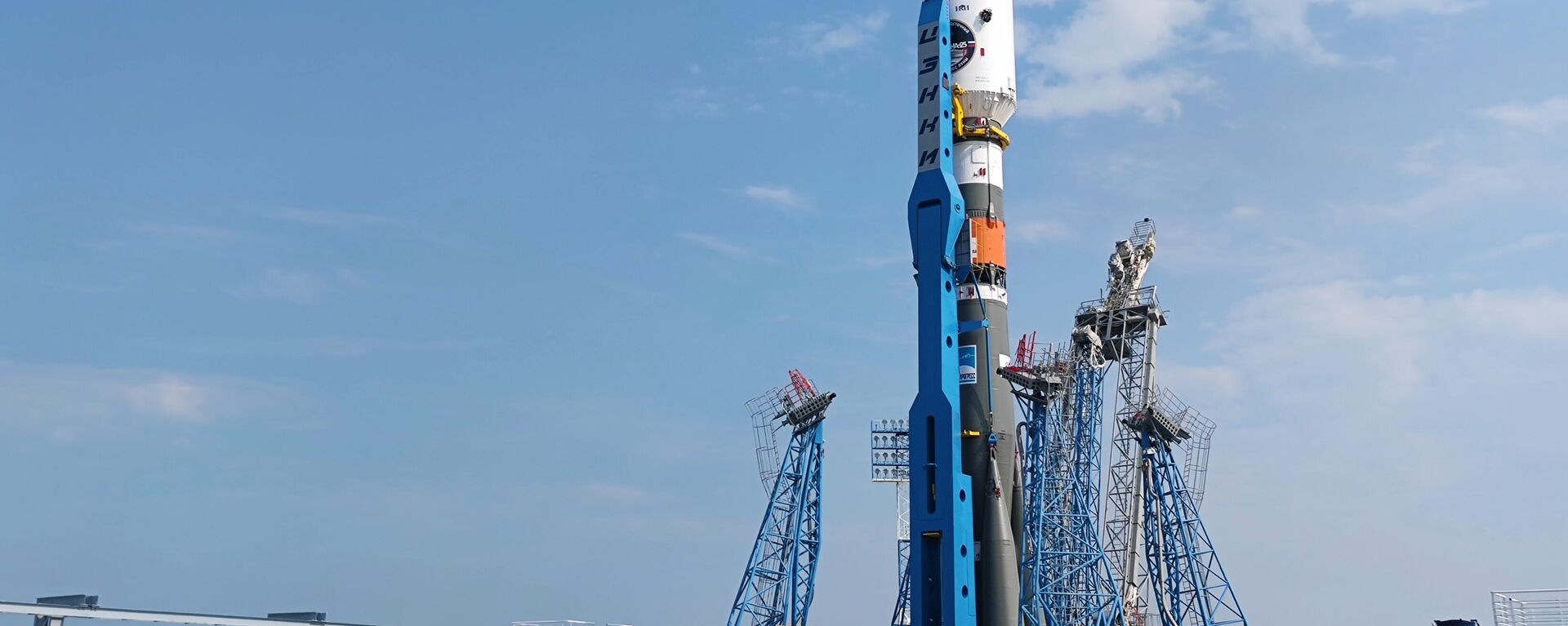 Soyuz rocket carrying Luna-25 lunar research station erected at the Vostochny Cosmodrome in the Russian Far East. - Sputnik India, 1920, 11.08.2023