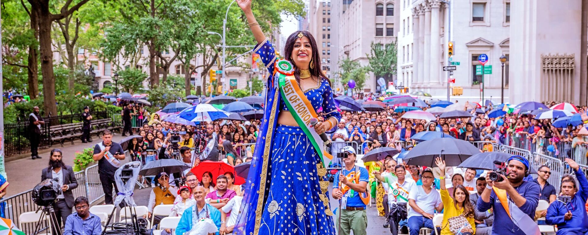 Indian singer, music composer Shibani Kashyap performs on India's Independence Day at New York - Sputnik India, 1920, 15.08.2023