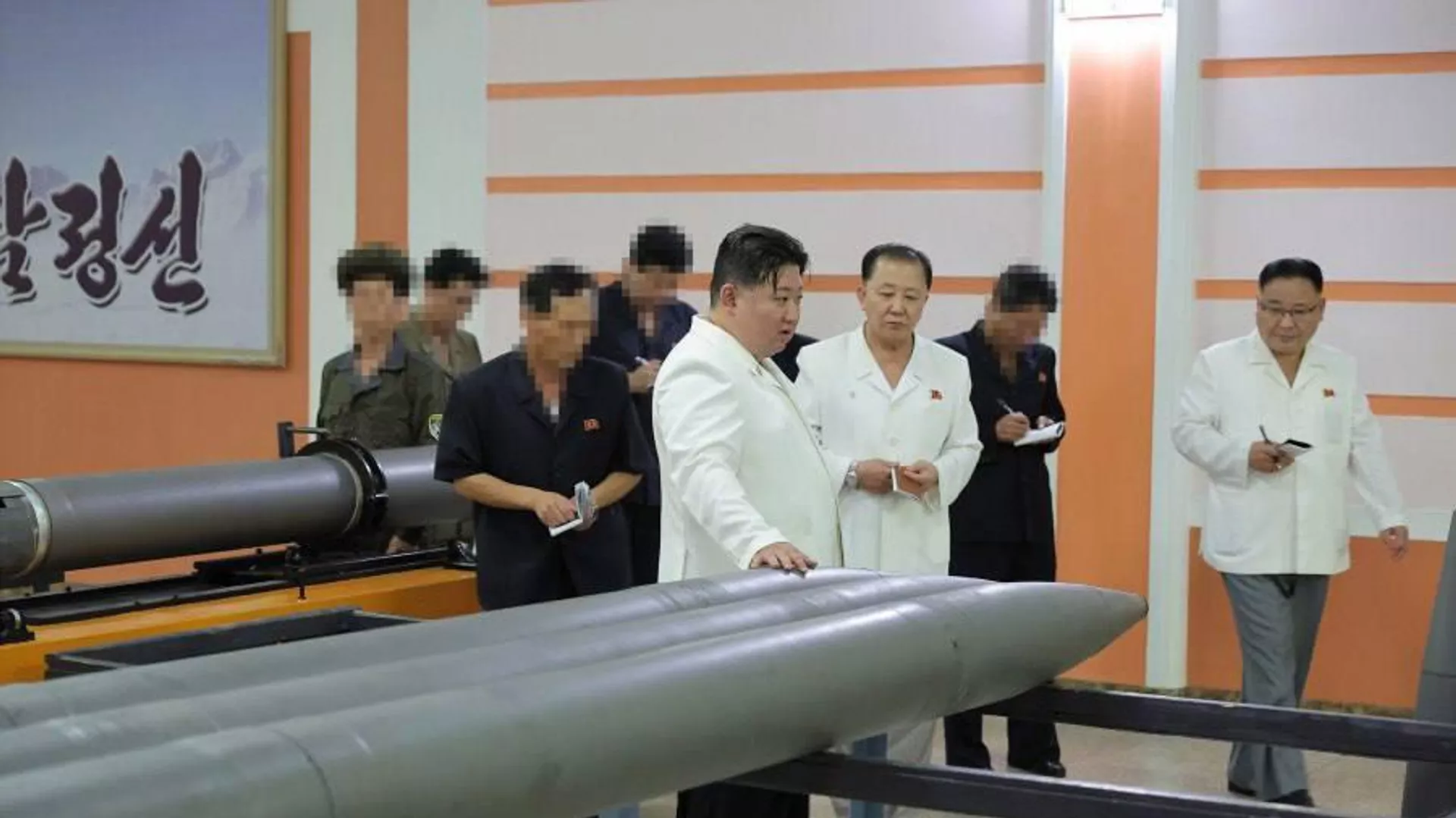 North Korean leader Kim Jong-un has inspected the work of military factories, including the production of tactical missiles and guided missiles for MLRS