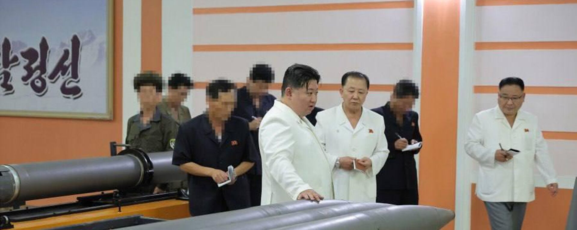North Korean leader Kim Jong-un has inspected the work of military factories, including the production of tactical missiles and guided missiles for MLRS - Sputnik भारत, 1920, 14.08.2023