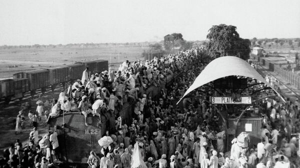 In this Sept, 27, 1947 file photo, Muslim refugees crowd onto a train bound for Pakistan, as it leaves the New Delhi, India area. - Sputnik India