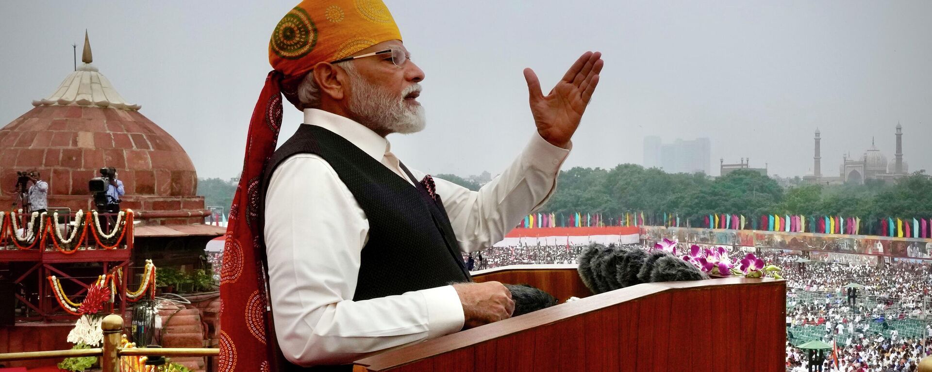 Indian Prime Minister Narendra Modi speaks from the ramparts of the Red Fort monument on Independence Day in New Delhi, India, Tuesday, Aug.15, 2023. - Sputnik भारत, 1920, 15.08.2023