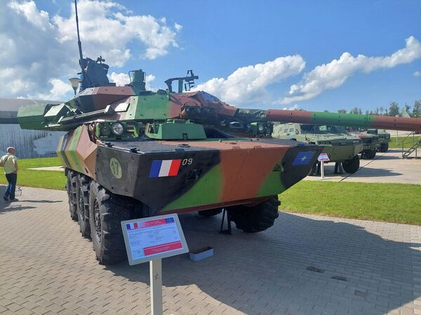 फ्रांसीसी पहिये वाला टैंक AMX-10RCR - Sputnik भारत