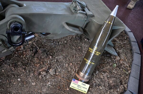 Трофейный американский артиллерийский снаряд М982 для гаубичной артиллерийской установки М777 на военно-техническом форуме Армия-2023 - Sputnik India