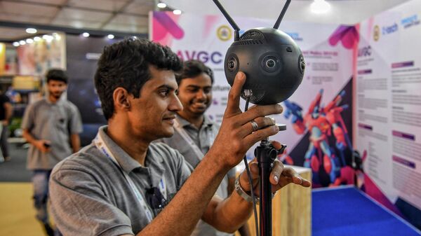 An executive at a stall installs a 360 degree surveillance camera on the inaugural day of the flagship 22nd edition of the Bangalore Tech Summit 2019, in Bangalore on November 18, 2019. - Sputnik India