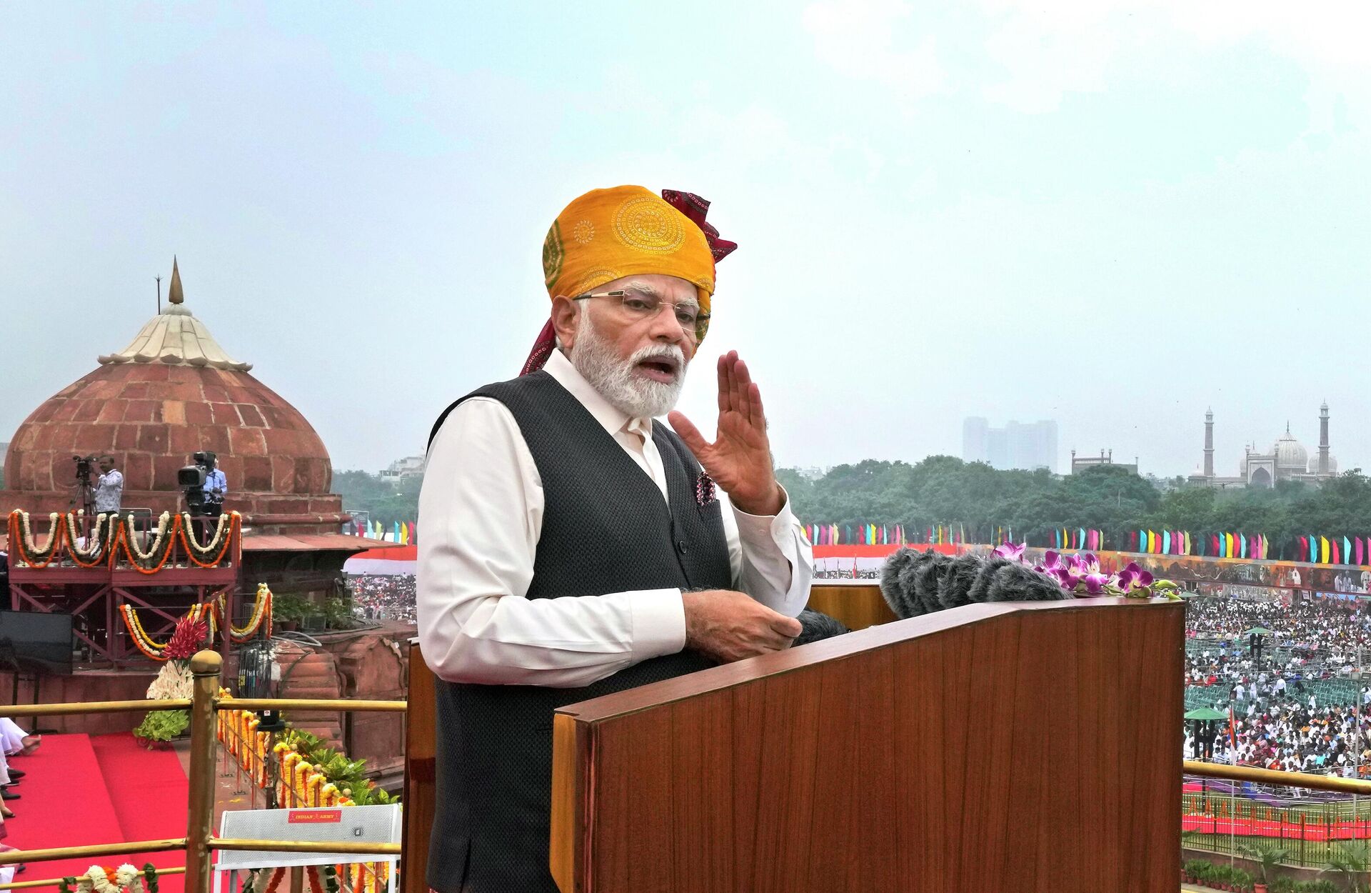 Indian Prime Minister Narendra Modi speaks at 17th century Mughal-era Red Fort monument on country's Independence Day in New Delhi, India, Tuesday, Aug.15, 2023. - Sputnik India, 1920, 17.08.2023