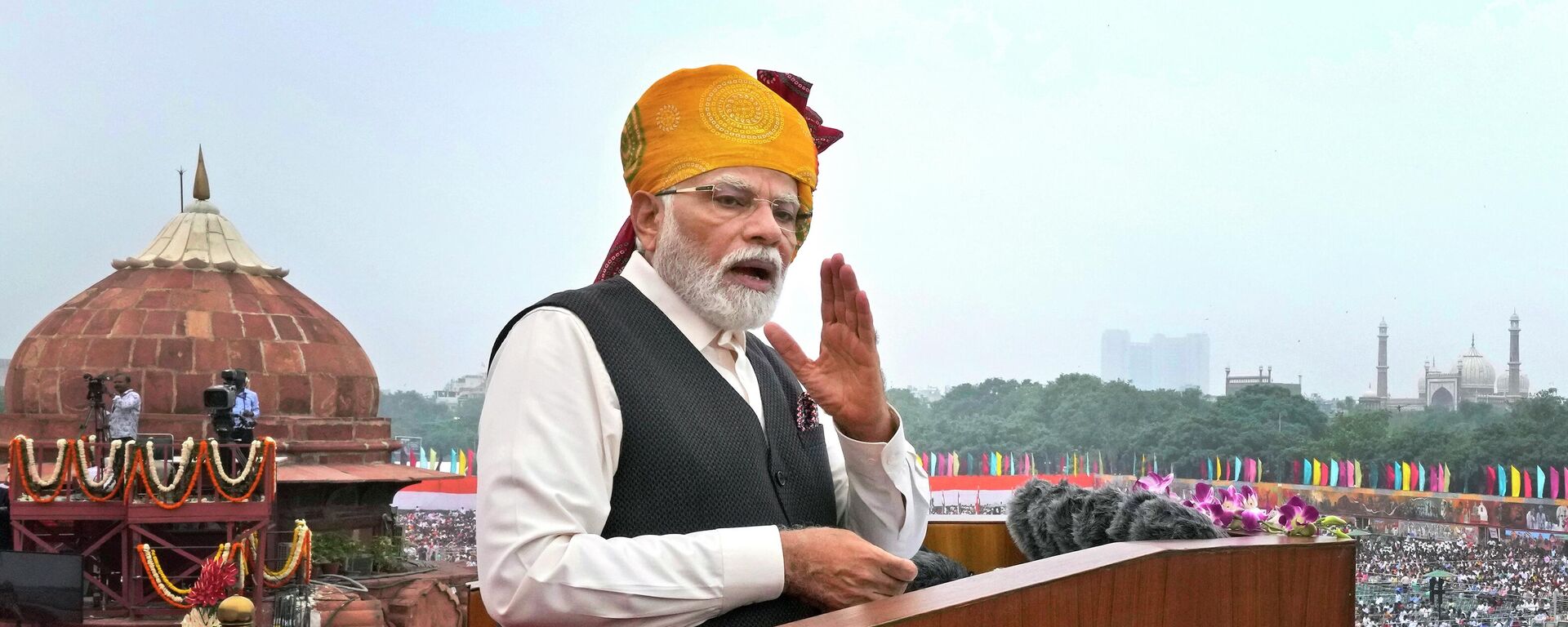 Indian Prime Minister Narendra Modi speaks at 17th century Mughal-era Red Fort monument on country's Independence Day in New Delhi, India, Tuesday, Aug.15, 2023. - Sputnik India, 1920, 17.08.2023