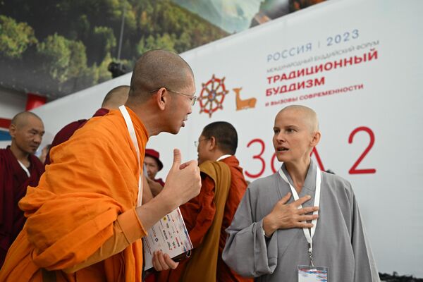 उलान-उडे में प्रथम अंतर्राष्ट्रीय बौद्ध मंच के प्रतिभागी। - Sputnik भारत