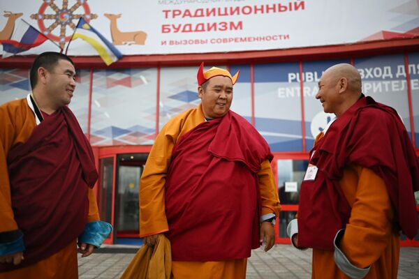 उलान-उडे में प्रथम अंतर्राष्ट्रीय बौद्ध मंच के प्रतिभागी। - Sputnik भारत