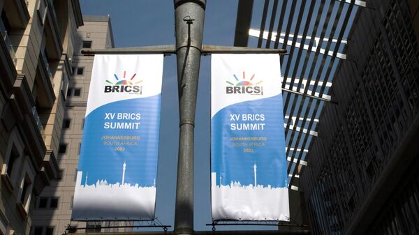 Баннеры, посвященные предстоящему саммиту БРИКС-2023 в Йоханнесбурге, Южная Африка - Sputnik भारत