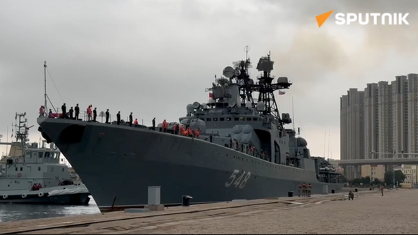 A detachment of the Russian Navy’s Pacific Fleet ships entered the port of Qingdao, China after more than three weeks of joint patrols in the Pacific Ocean - Sputnik भारत